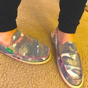 Sanuk pattern printed flats